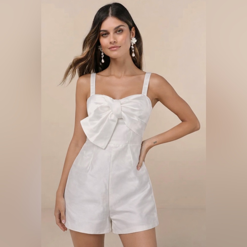 DO+BE White Sleeveless Romper with Front Bow Detail